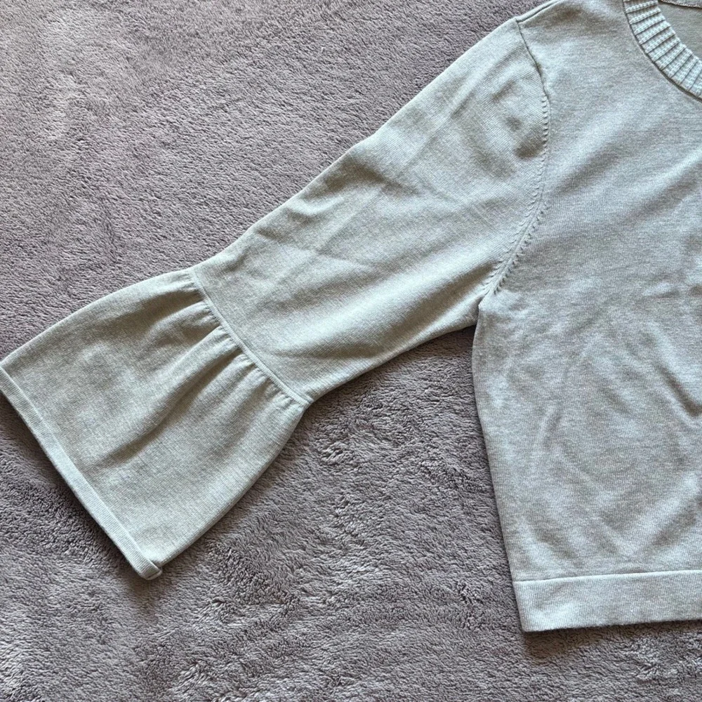 Calvin Klein Women Beige Bell Sleeve Cropped Cardigan Sweater Size L - Picture 5 of 7